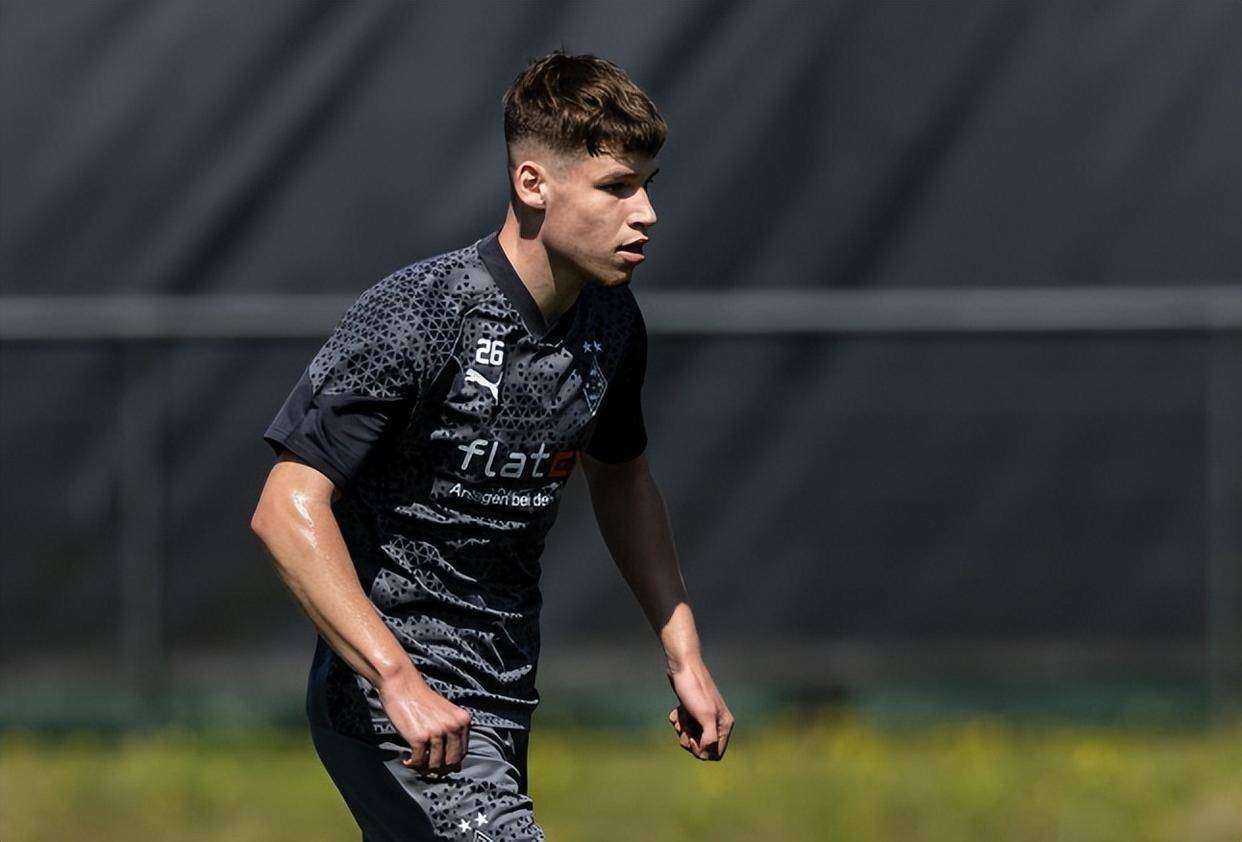 乐鱼中国官网-今晨德甲传出新动向，布莱顿调整名单，管理层表态——更衣室稳定，更衣室氛围转暖